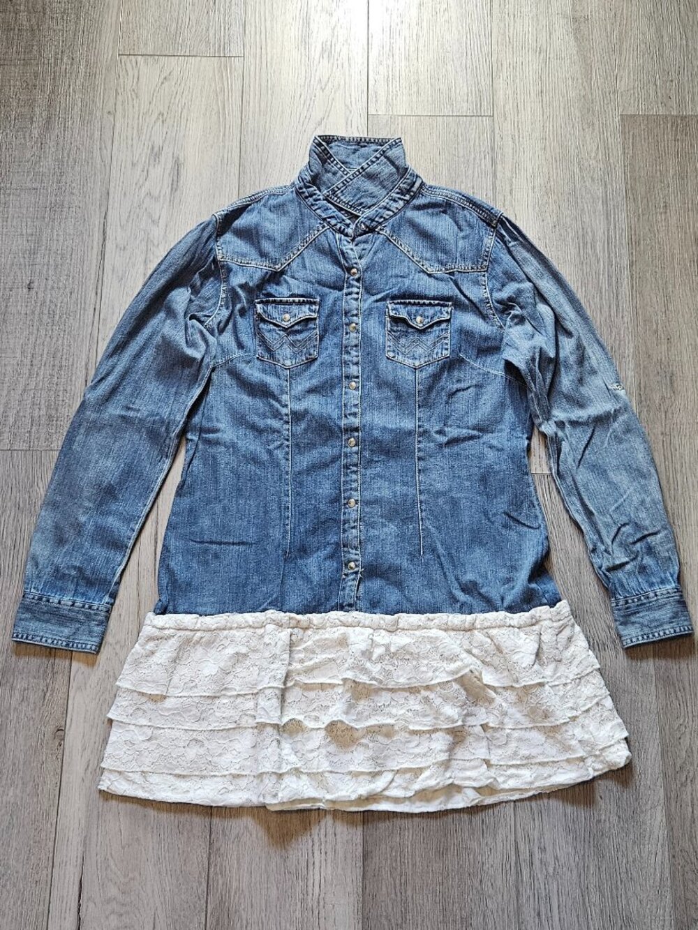 Wrangler Womens M Denim Pearl Snap Western Shirt Dress Tiered Lace Hem Cowgirl M
